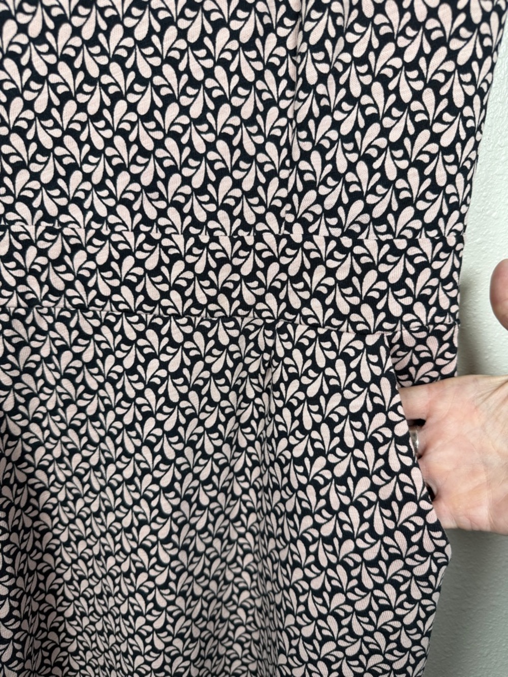 Boden Florrie Cotton Jersey Dress 8R Black Blush Pink Pockets Classic Neutral - Picture 13 of 15